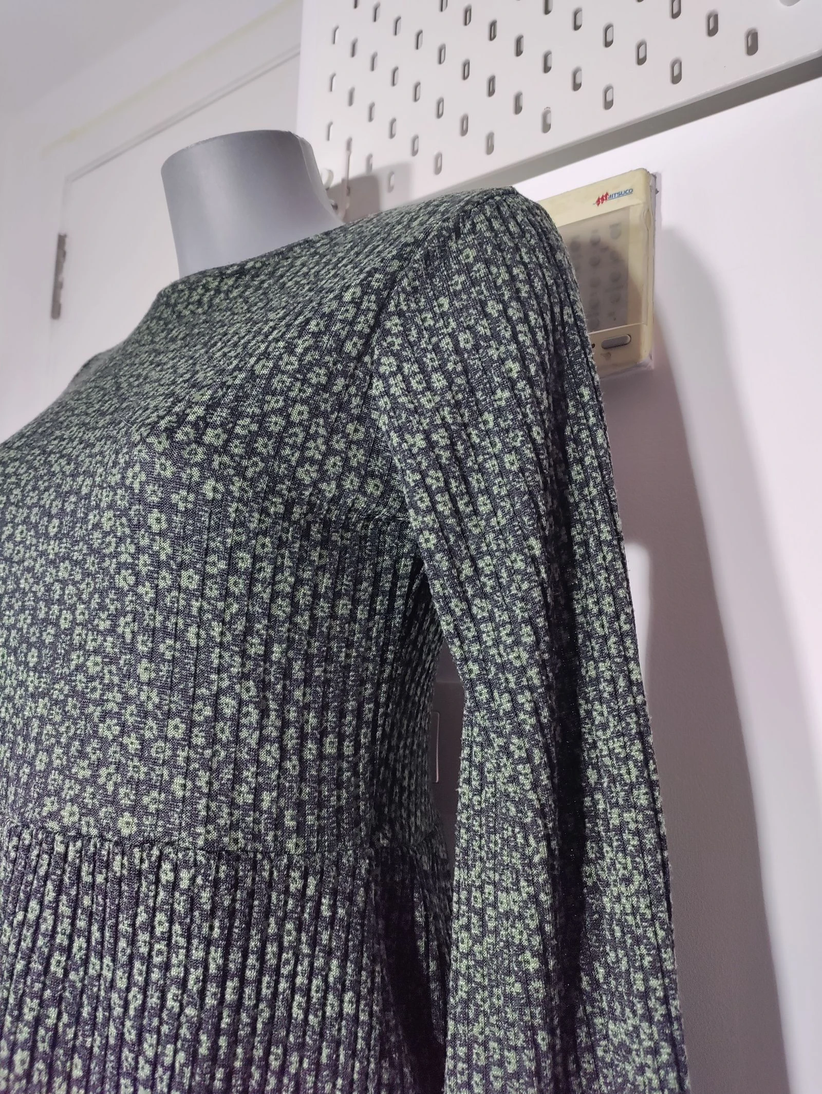 Vestido canalé floral verde Stradivarius – elástico – talla S – photo 7